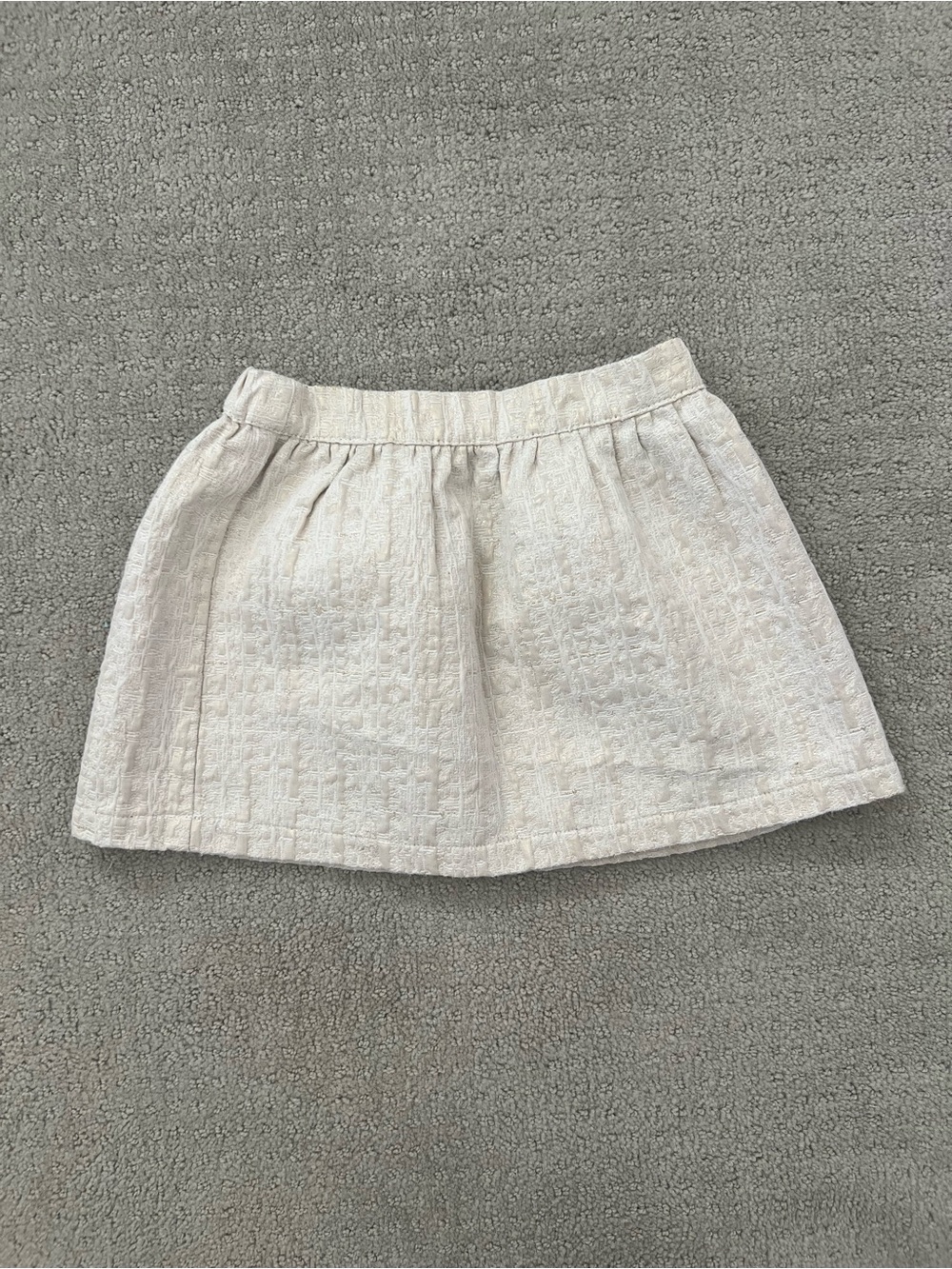 Gently Worn Girl’s Textured Cream And Gold Metallic Skirt Size 4T